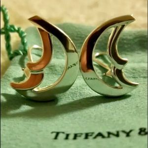 Tiffany&Co Crescent Moon 🌙Omega Earrings Picasso